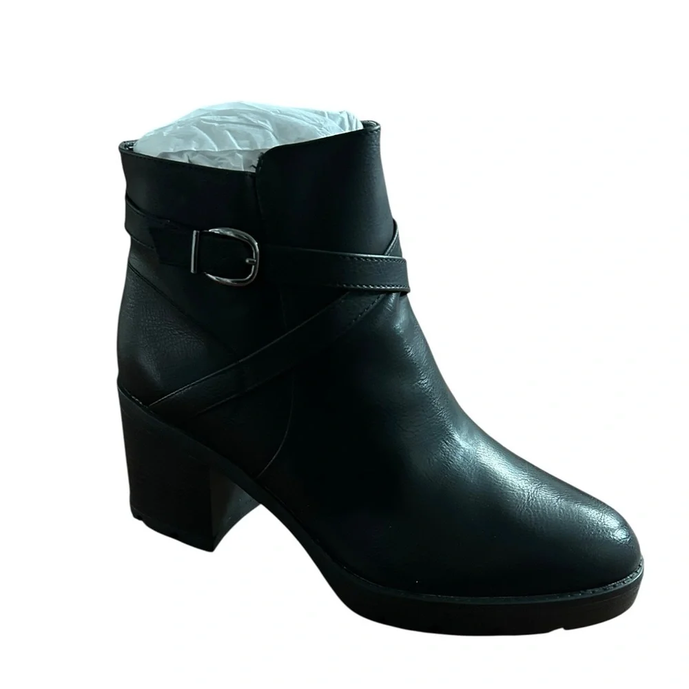 Naturalizer Madalynn Black Water-Repellent Ankle Boots • Size 12 • Chic + Comfy